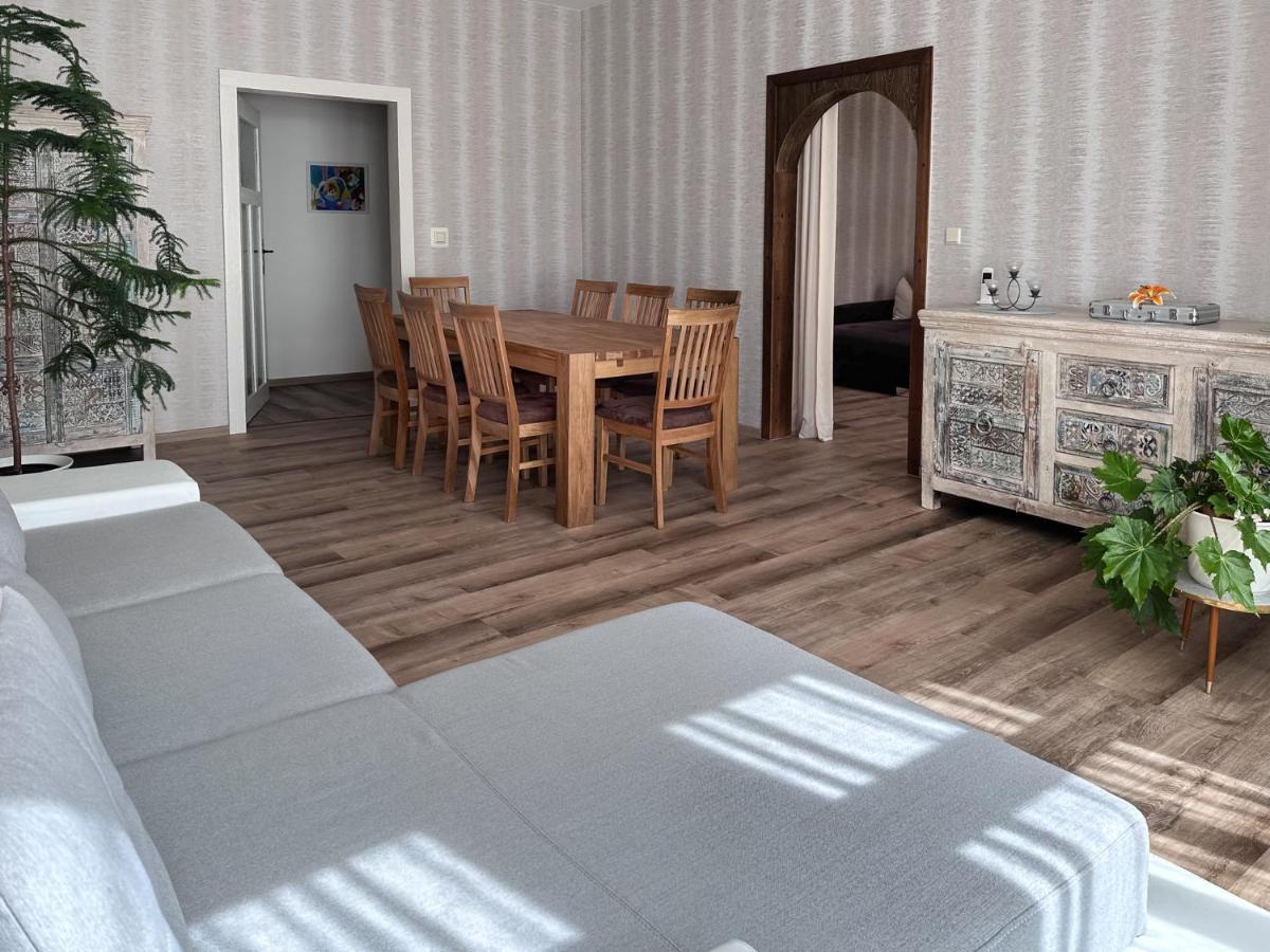 Schoene Altbauwohnung Mit Grosser Sonnenterrasse Рудолщат Екстериор снимка